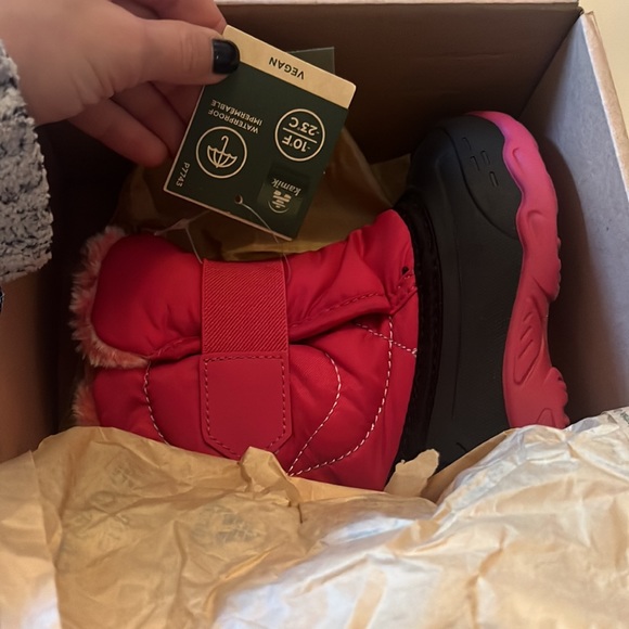 Brand new- Kamik Snowbug 2 (Rose color) Snow boots. - Picture 4 of 5